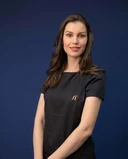 Dra. Alessandra Bernardi, dermatologista e especialista em tricologia capilar no Brasil
